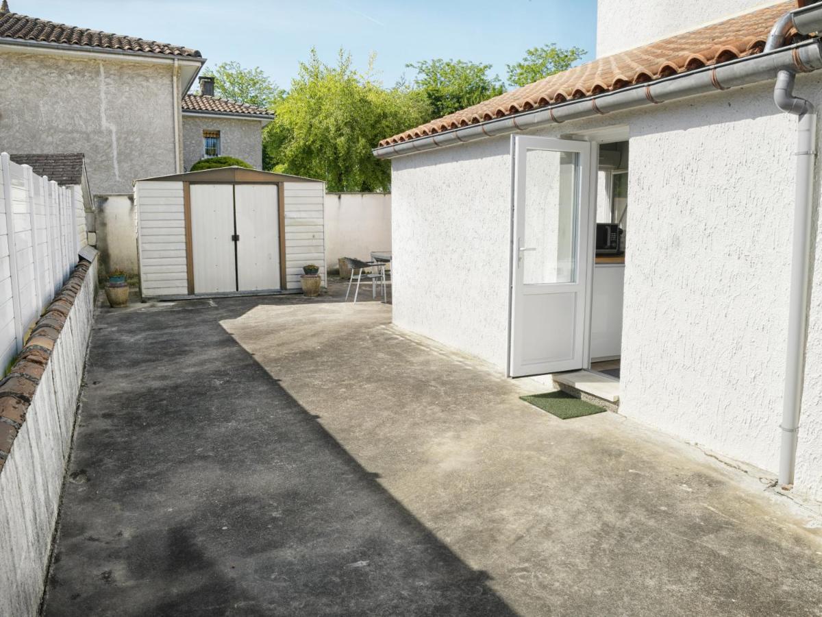 T2 - 28M2 Avec Cour Et Stationnement, Wifi Et Linge Fournis Apartment Angouleme Exterior photo